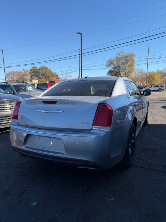 2016 Chrysler 300 Image 5