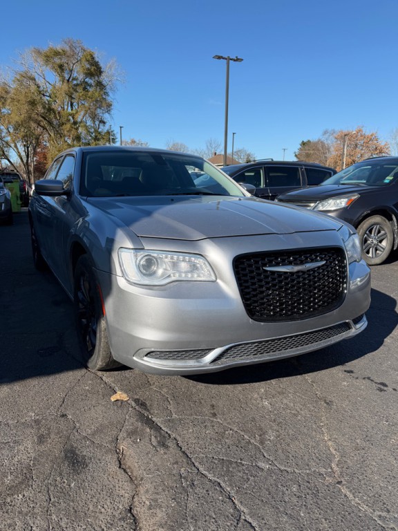 2016 Chrysler 300 Image 7