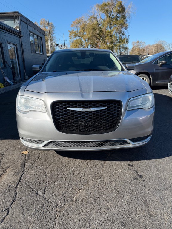 2016 Chrysler 300 Image 8