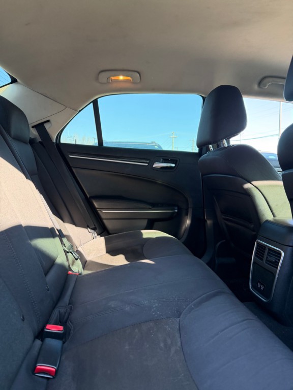 2016 Chrysler 300 Image 10