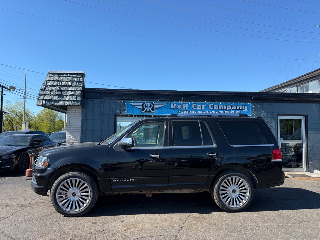 2016 Lincoln Navigator Image 2
