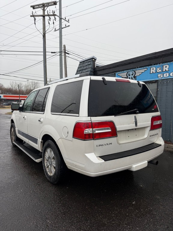 2009 Lincoln Navigator Image 2