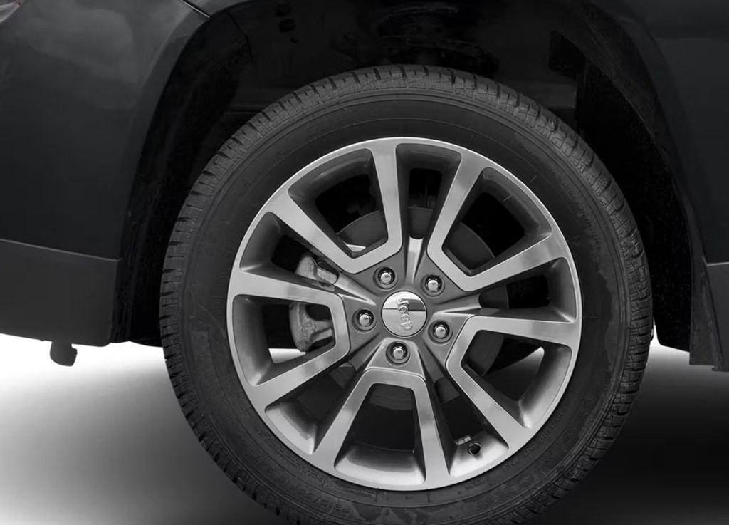 2017 Jeep Compass Image 12