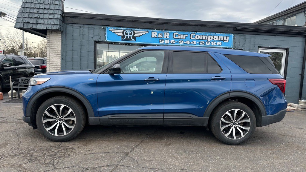 2022 Ford Explorer Image 2
