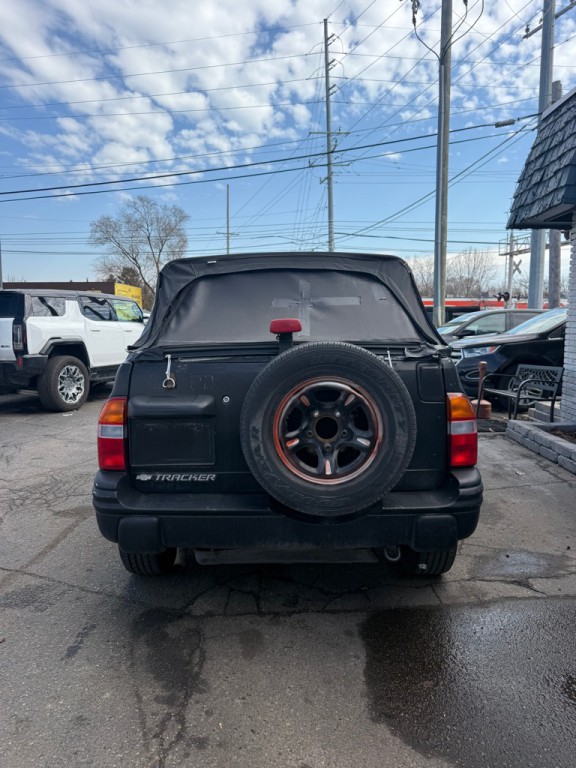 2002 Chevrolet Tracker Image 4