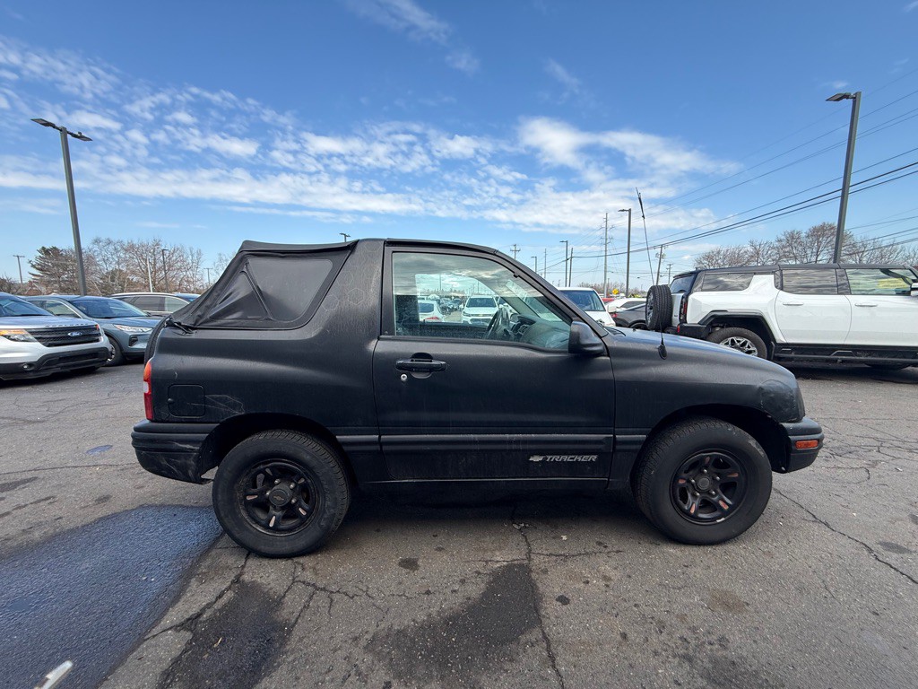 2002 Chevrolet Tracker Image 6