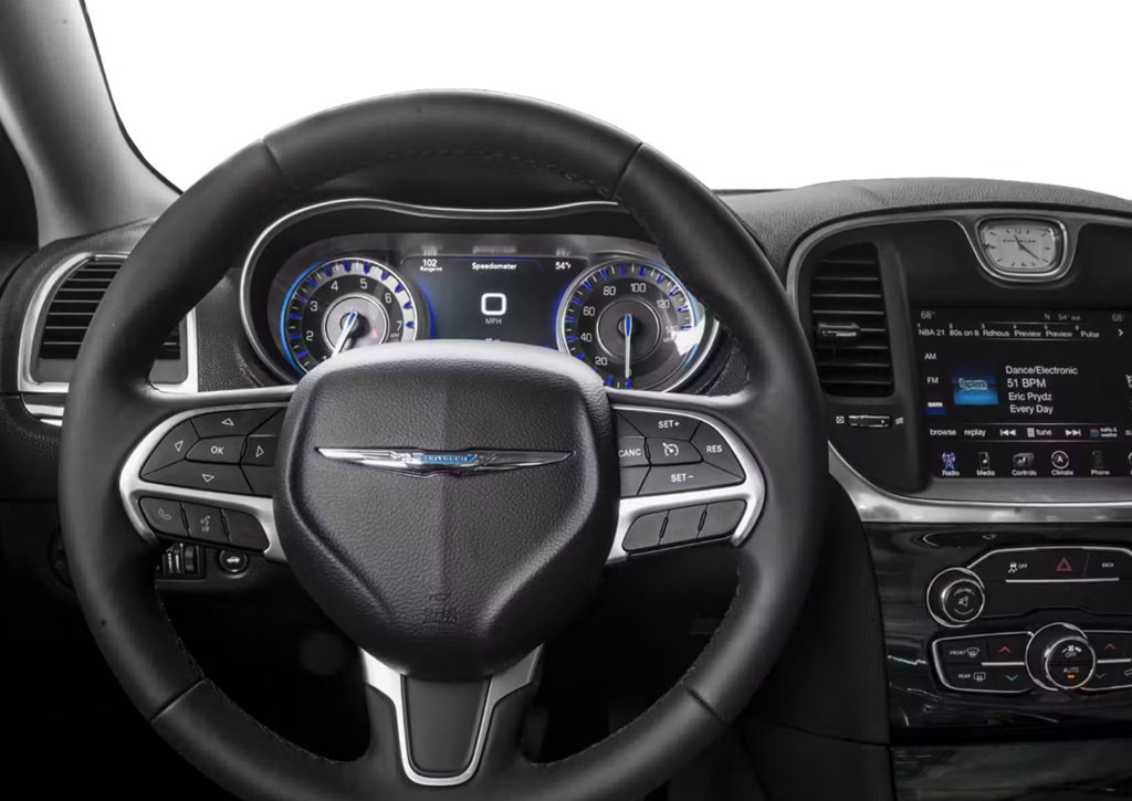 2015 Chrysler 300 Image 4