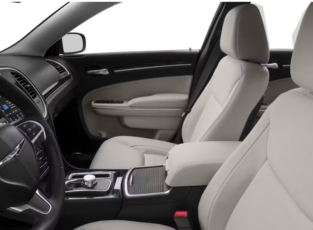 2015 Chrysler 300 Image 7