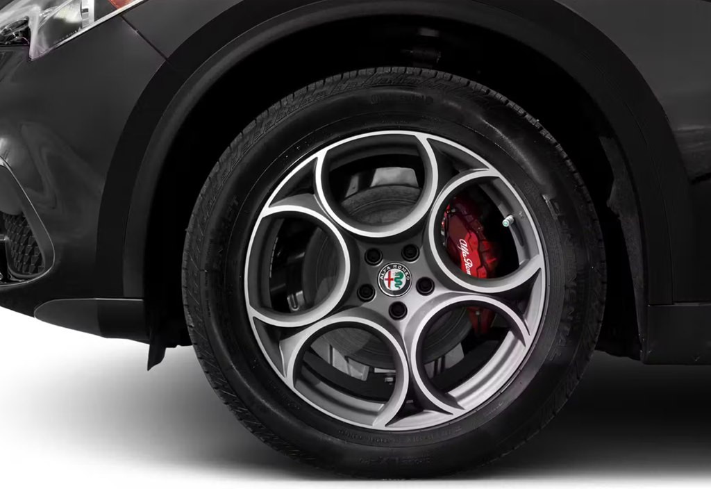 2018 Alfa Romeo Stelvio Image 12