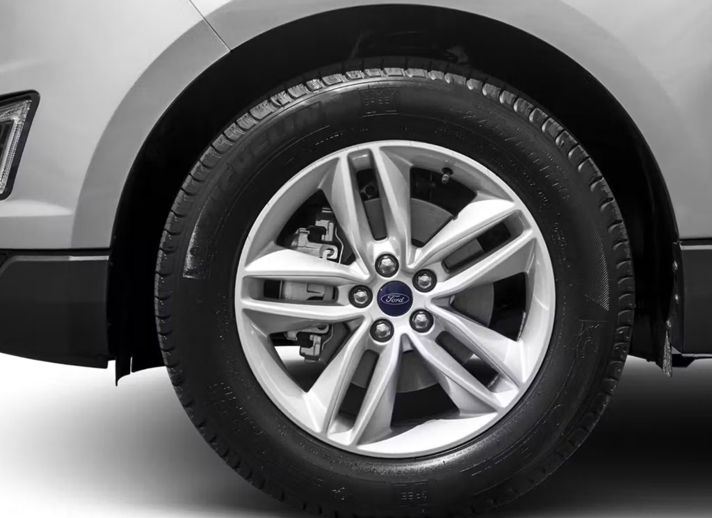 2017 Ford Edge Image 11