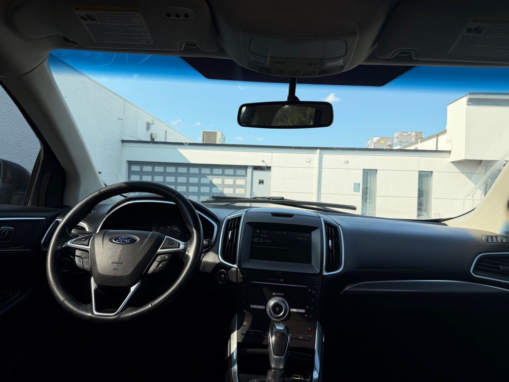 2017 Ford Edge Image 11