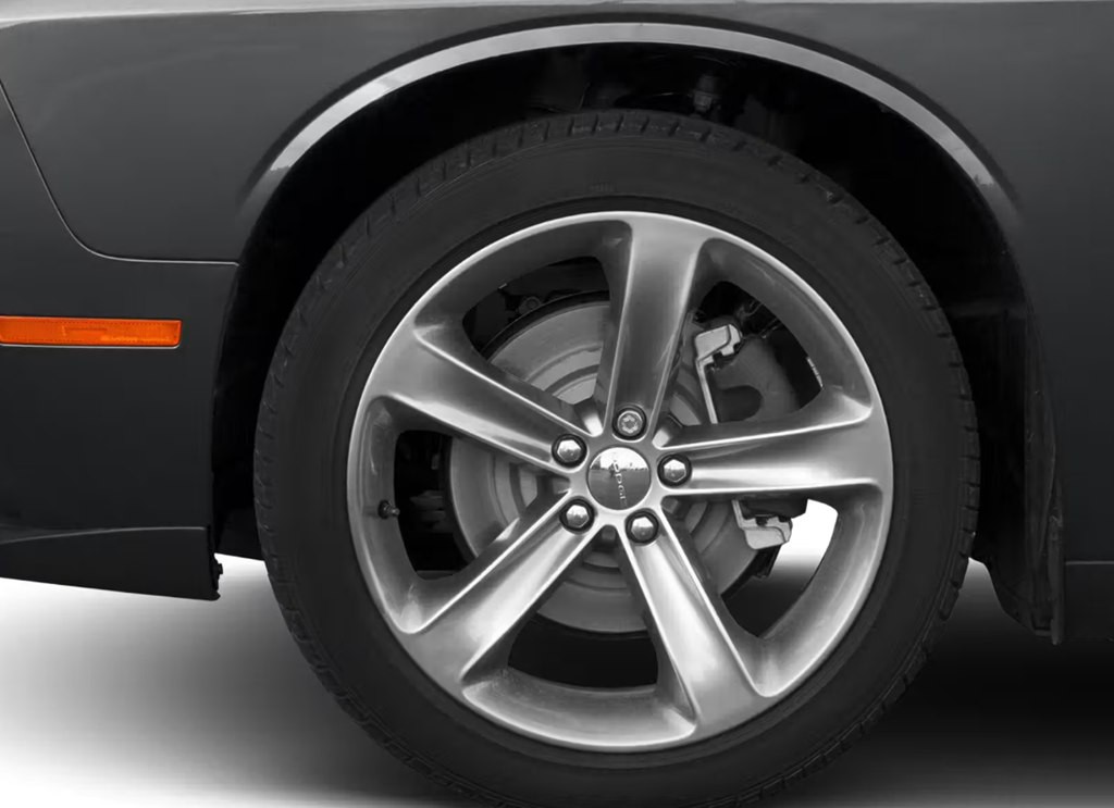 2015 Dodge Challenger Image 12