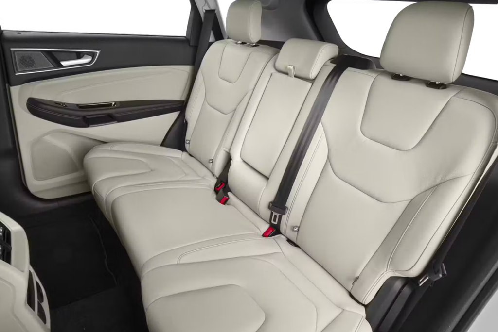 2019 Ford Edge Image 9