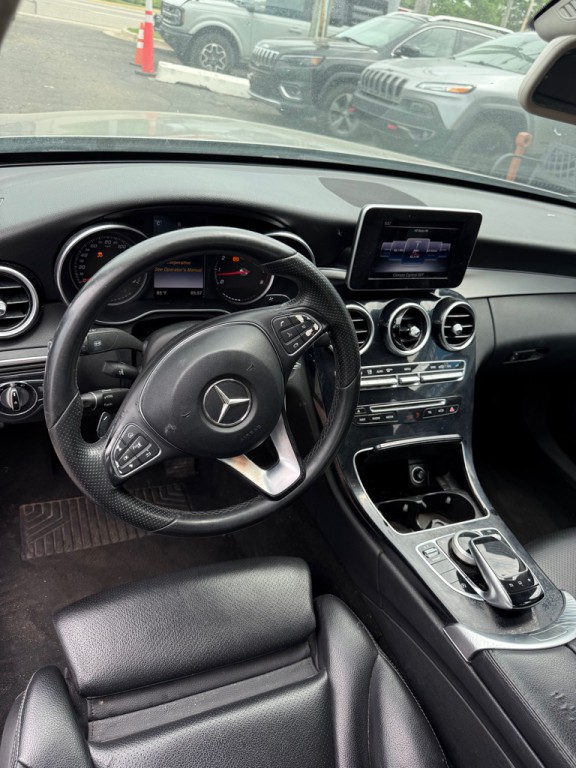 2015 Mercedes-Benz C-Class Image 9