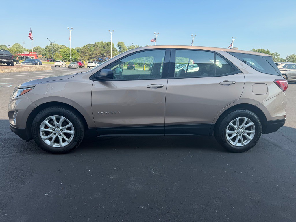 2018 Chevrolet Equinox Image 2