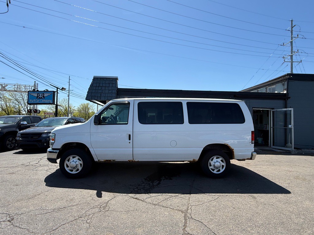 2011 Ford Econoline Image 2
