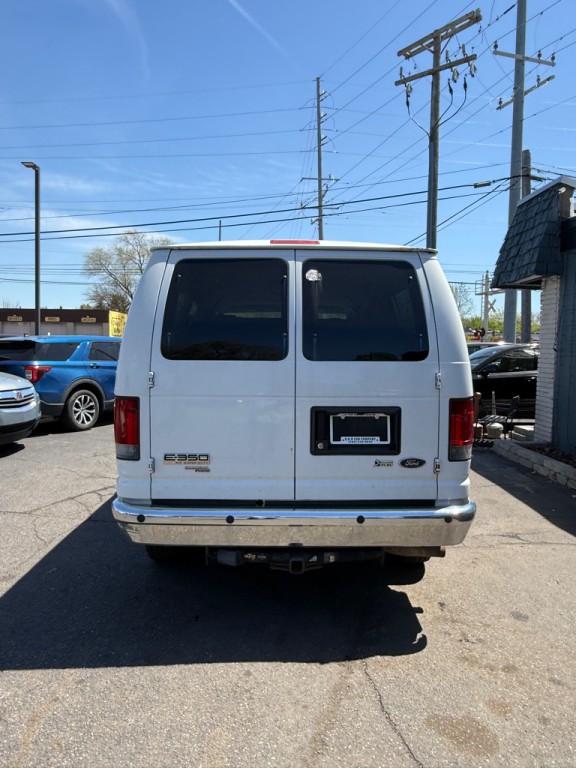 2011 Ford Econoline Image 4