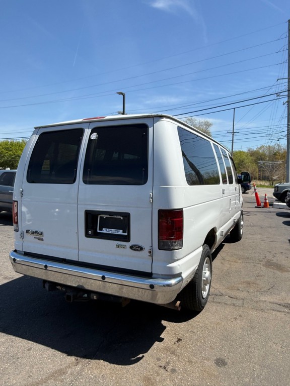 2011 Ford Econoline Image 5