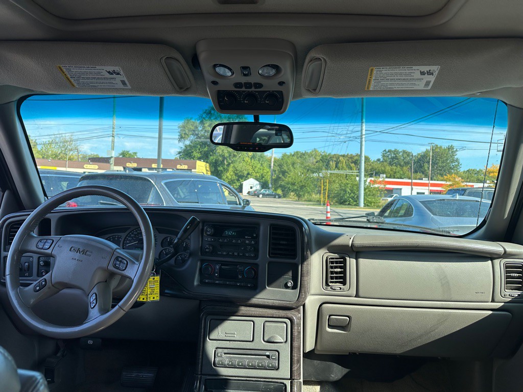 2003 GMC Yukon Image 11