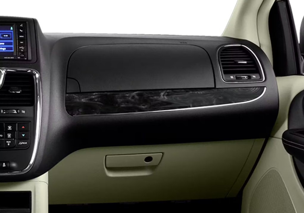 2013 Chrysler Town & Country Image 5
