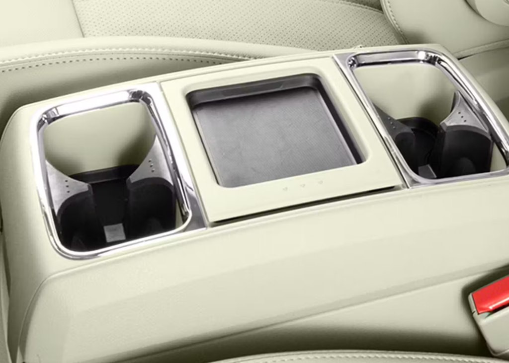 2013 Chrysler Town & Country Image 6
