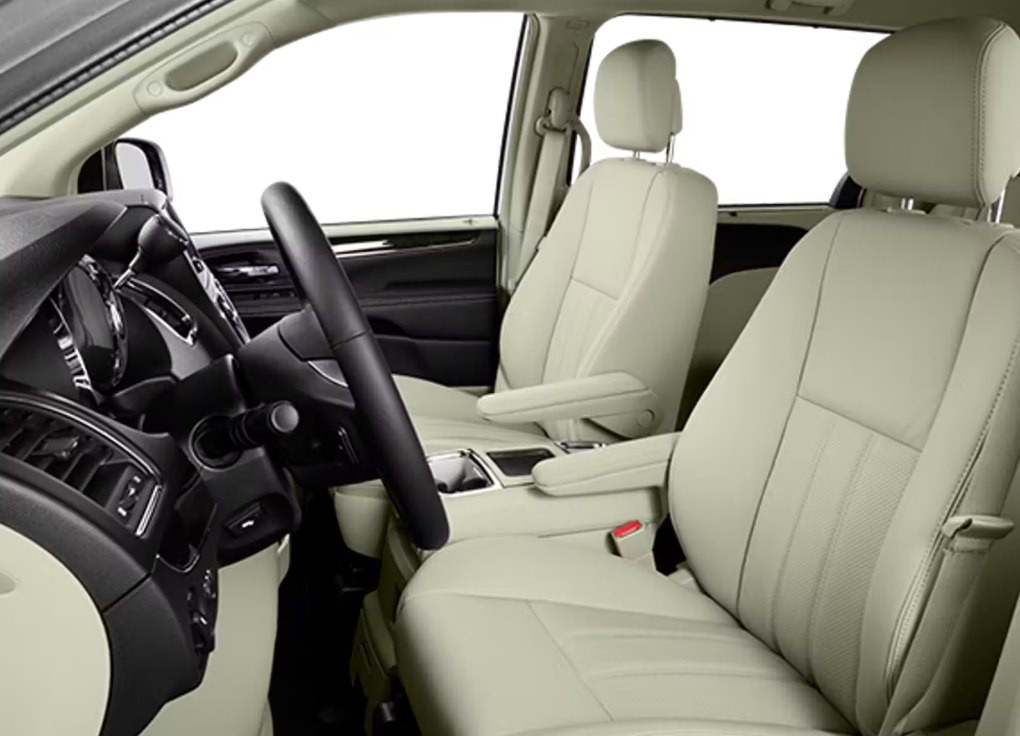 2013 Chrysler Town & Country Image 7