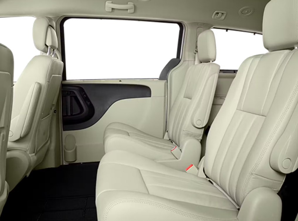 2013 Chrysler Town & Country Image 8