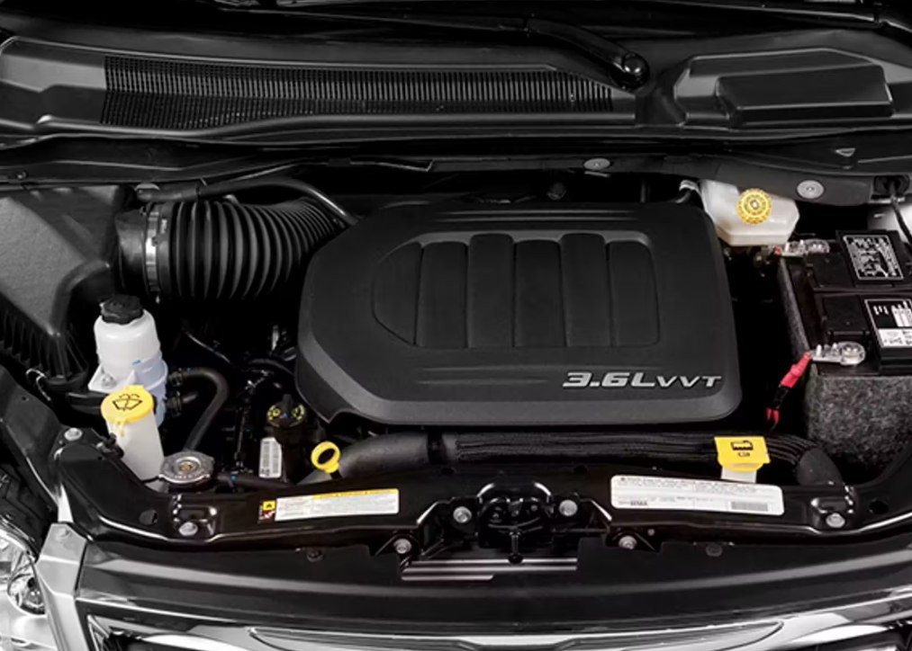2013 Chrysler Town & Country Image 10