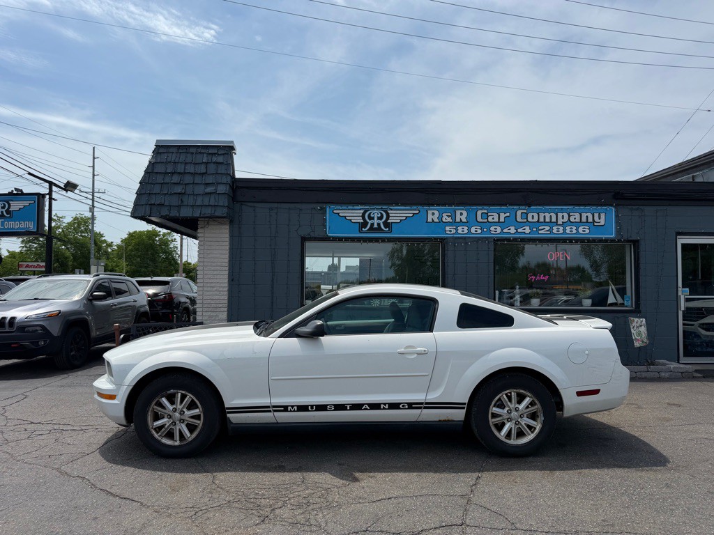 2008 Ford Mustang Image 2