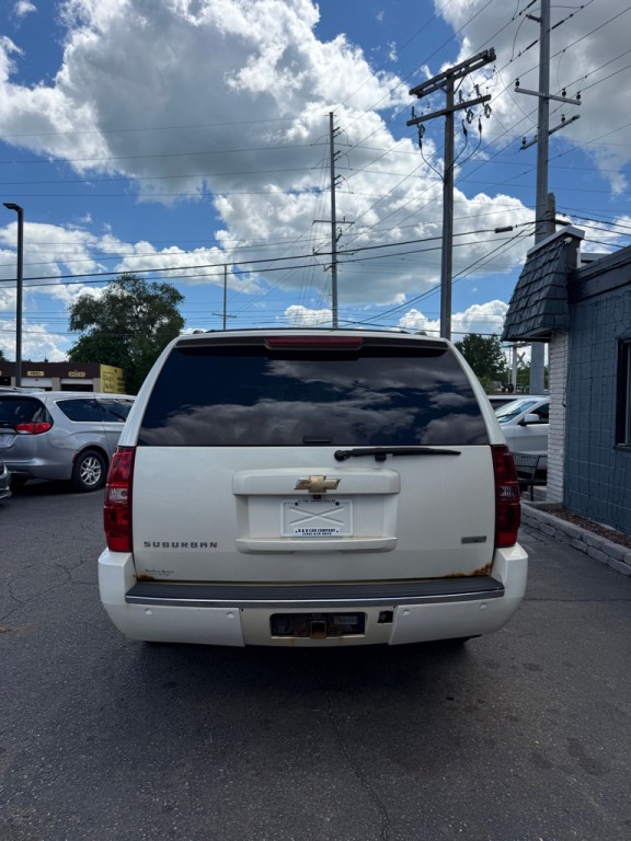 2010 Chevrolet Suburban Image 4