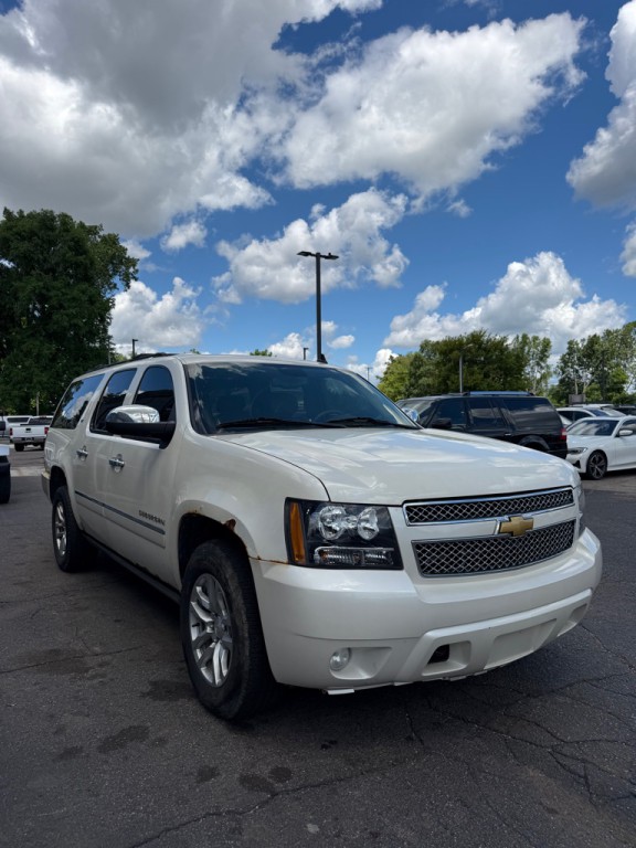 2010 Chevrolet Suburban Image 7