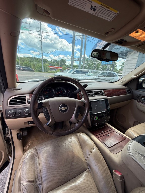 2010 Chevrolet Suburban Image 9