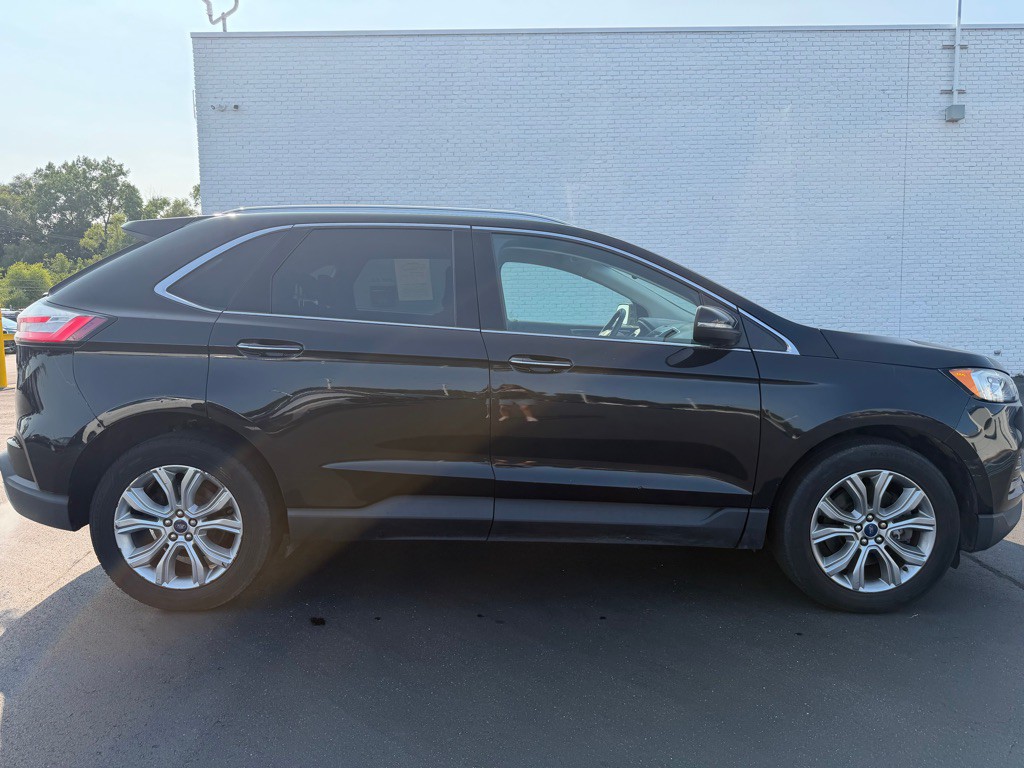 2019 Ford Edge Image 3