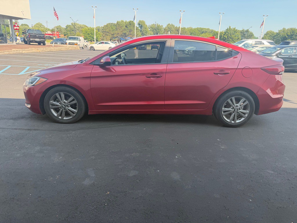 2017 Hyundai Elantra Image 2