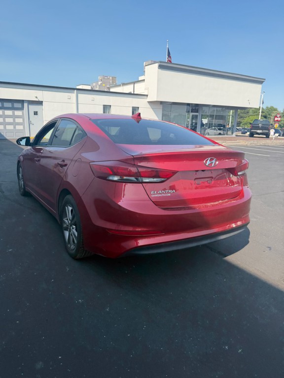 2017 Hyundai Elantra Image 3