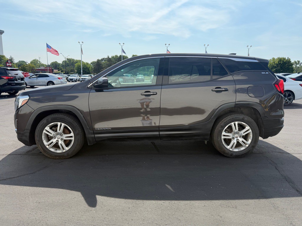 2020 GMC Terrain Image 2