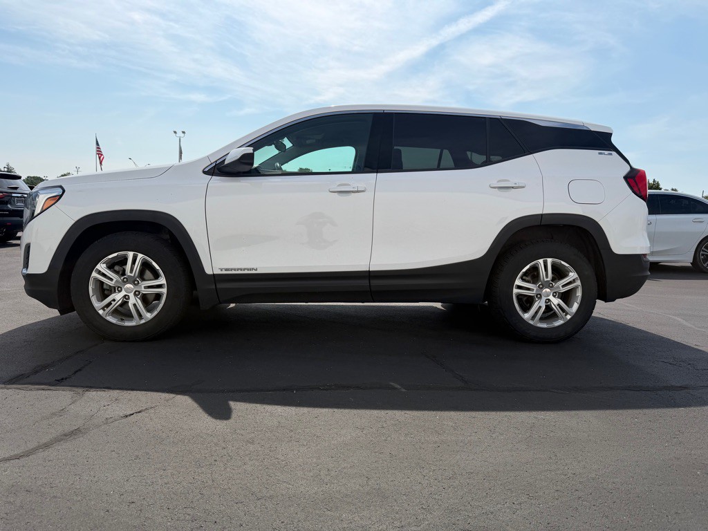 2020 GMC Terrain Image 2