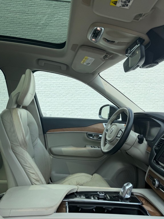 2017 Volvo XC90 Image 9