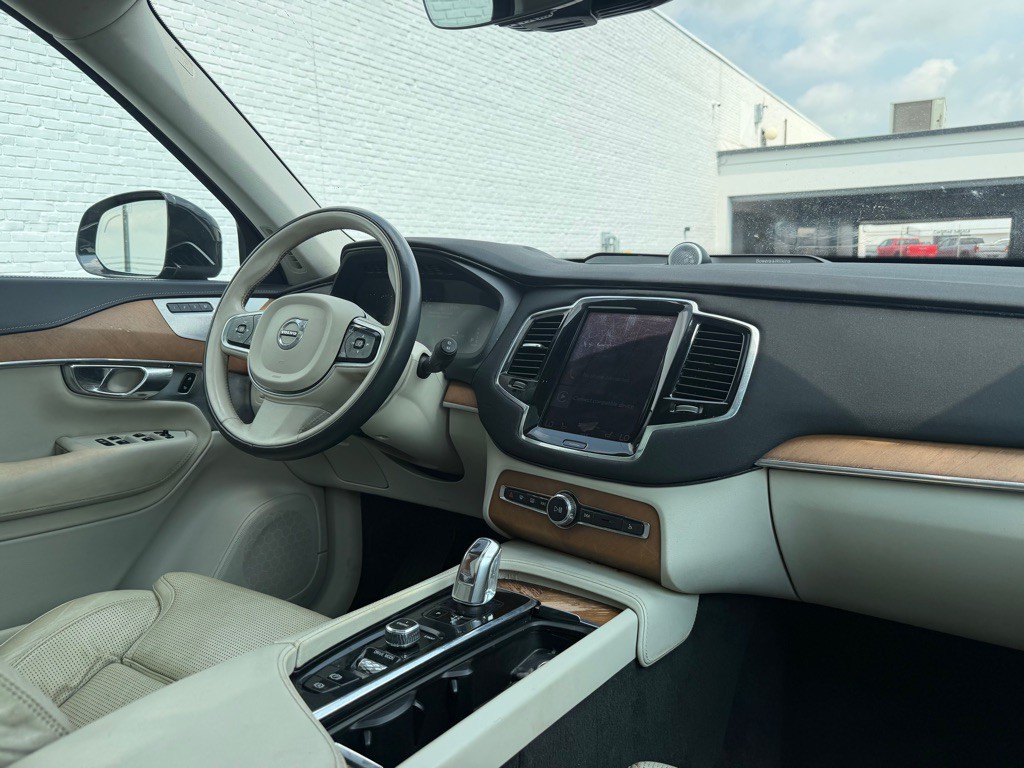 2017 Volvo XC90 Image 12