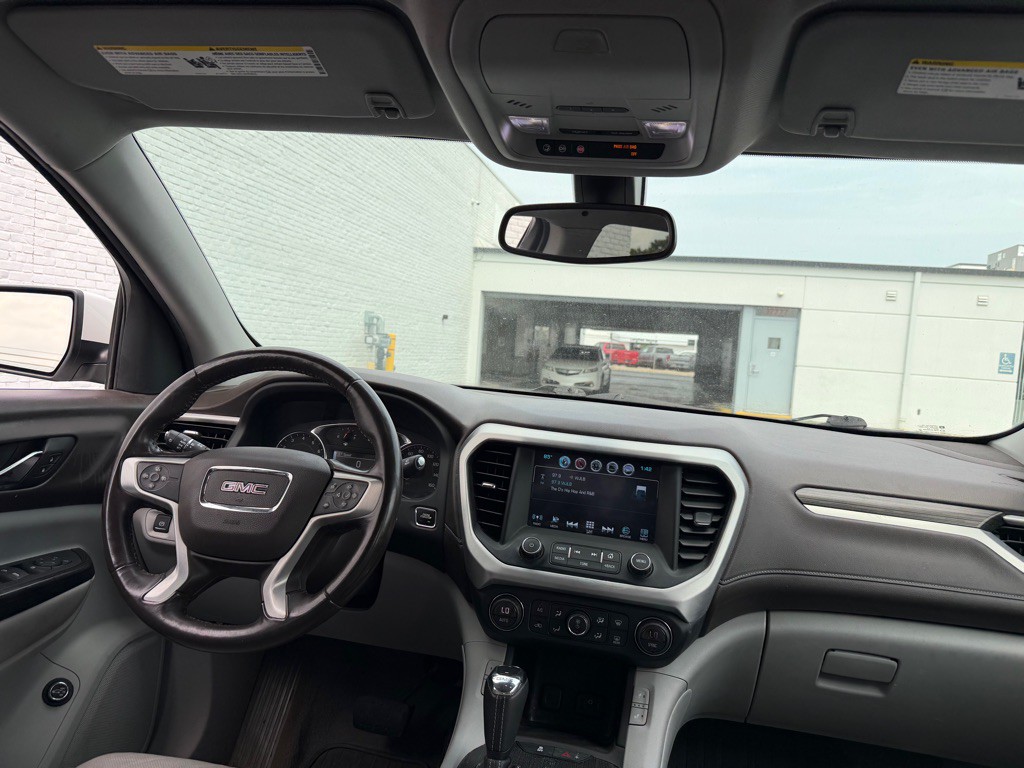 2017 GMC Acadia Image 12