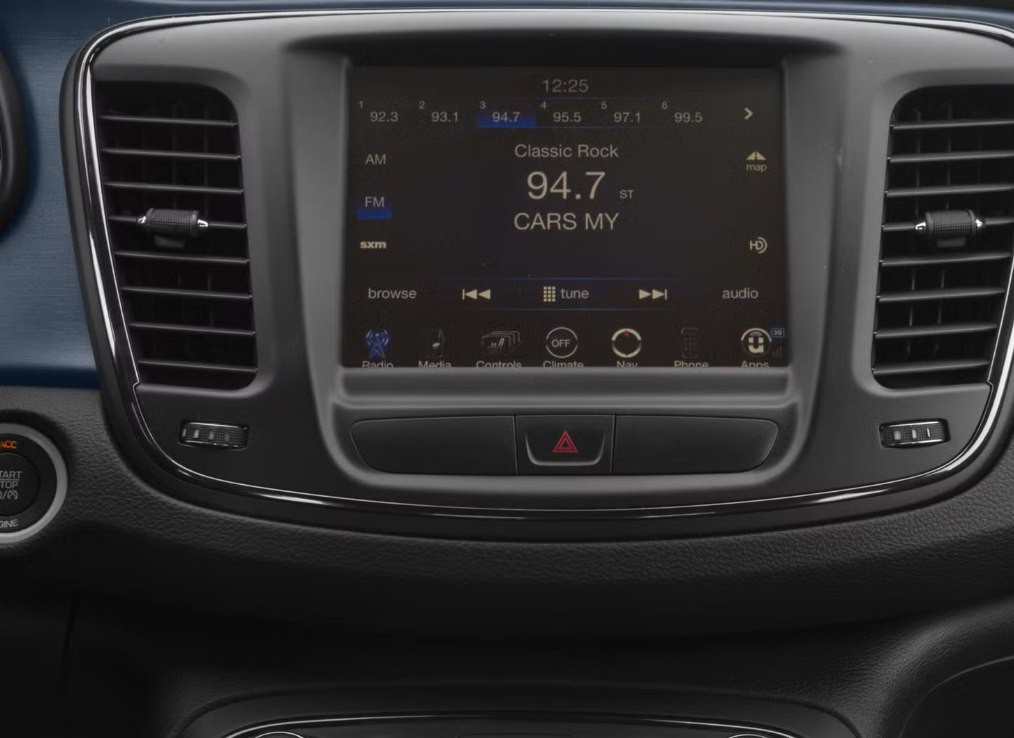 2015 Chrysler 200 Image 5