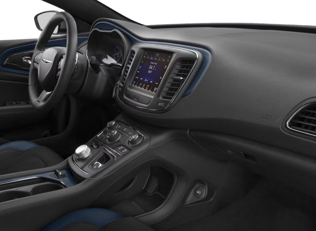 2015 Chrysler 200 Image 6