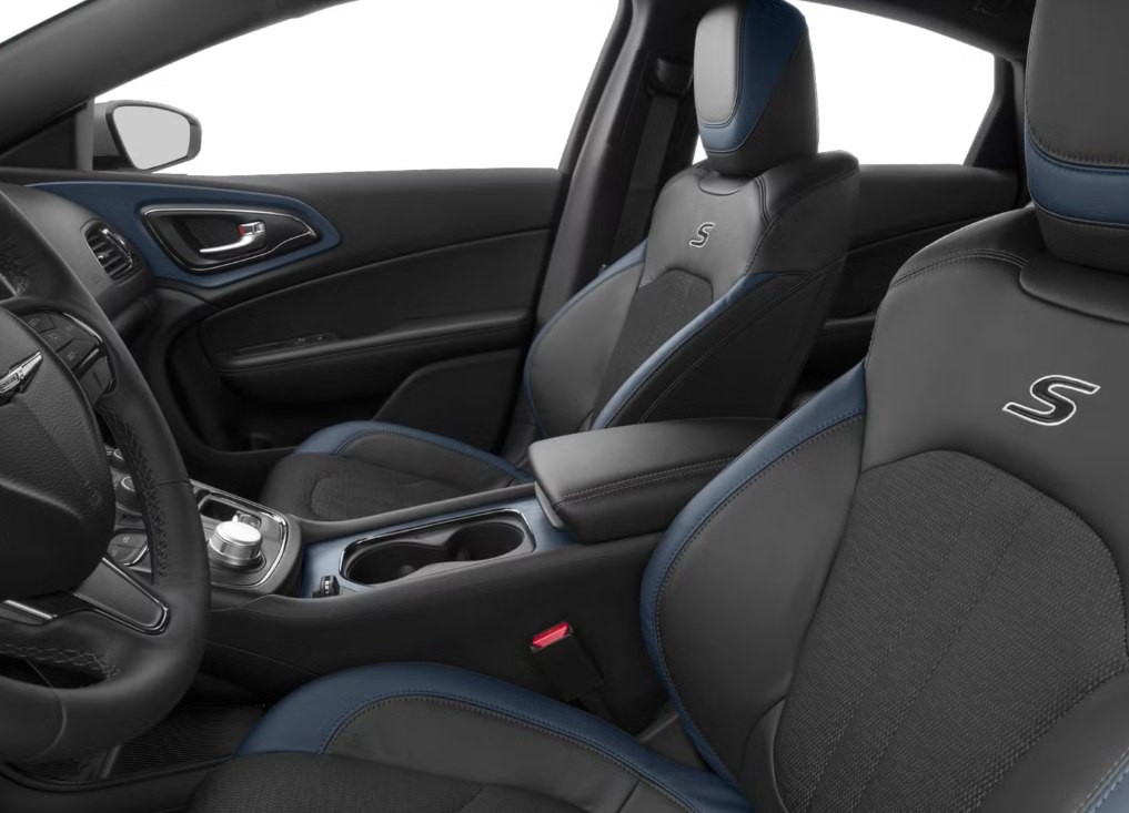 2015 Chrysler 200 Image 8