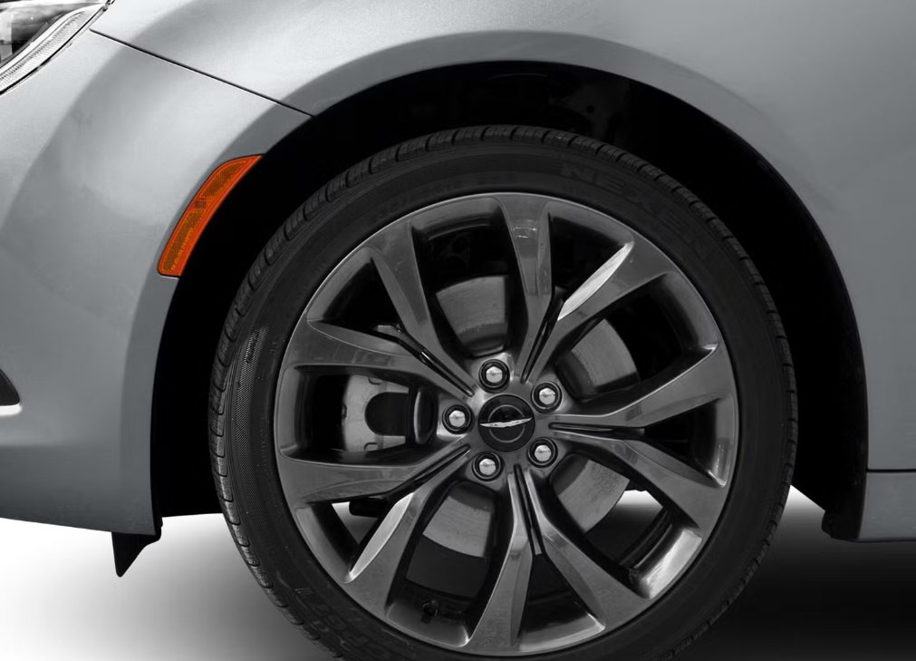 2015 Chrysler 200 Image 12