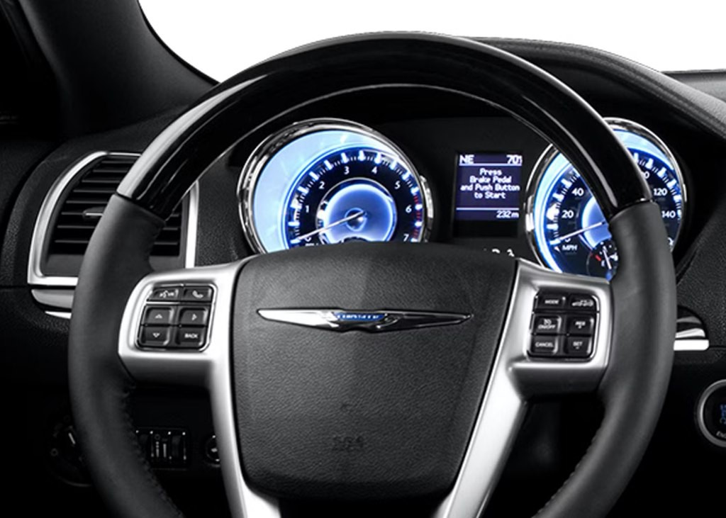 2014 Chrysler 300 Image 4