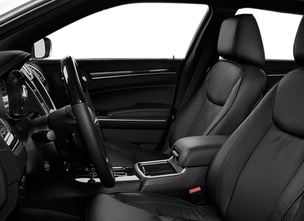 2014 Chrysler 300 Image 8