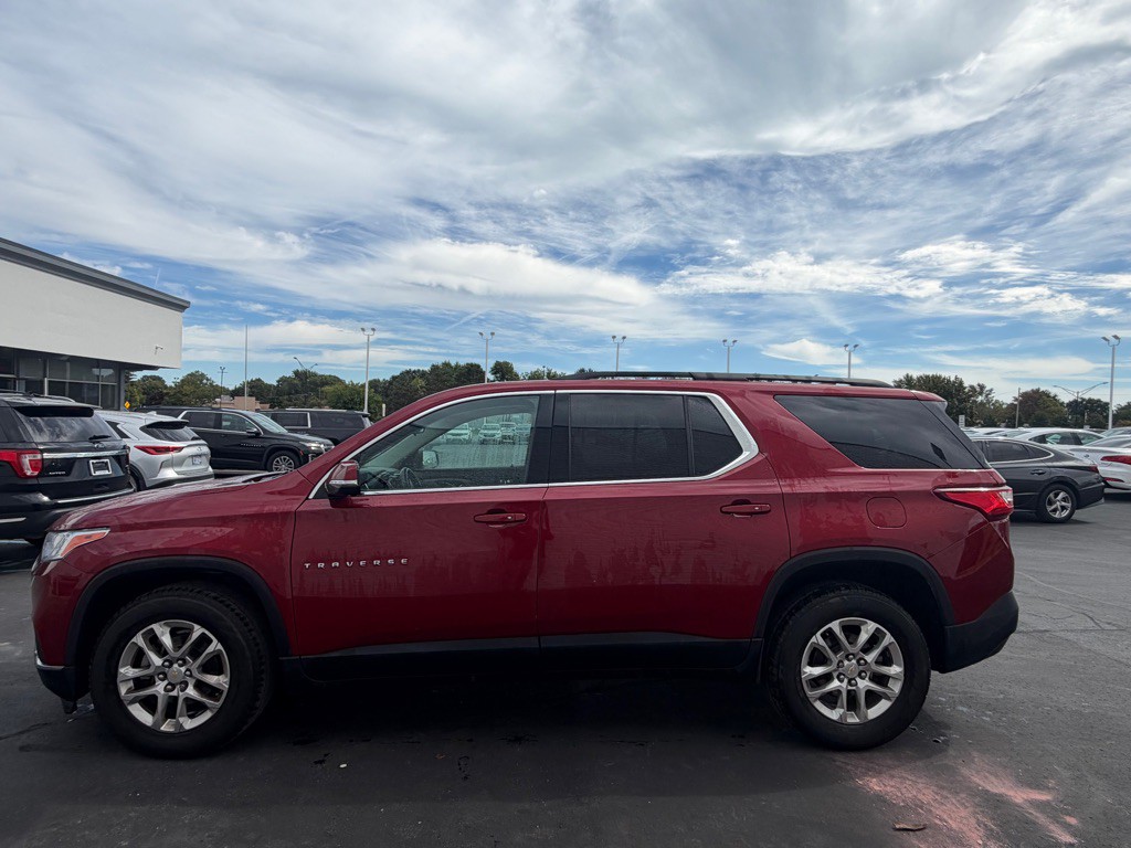 2020 Chevrolet Traverse Image 2