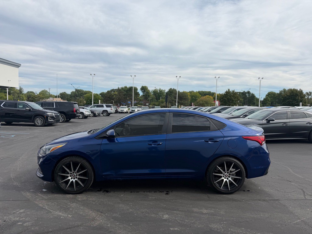 2020 Hyundai Accent Image 2