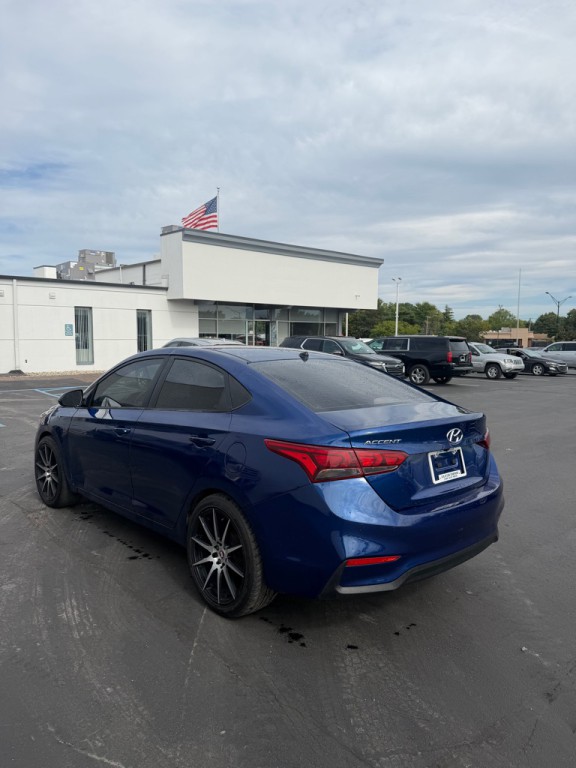 2020 Hyundai Accent Image 3