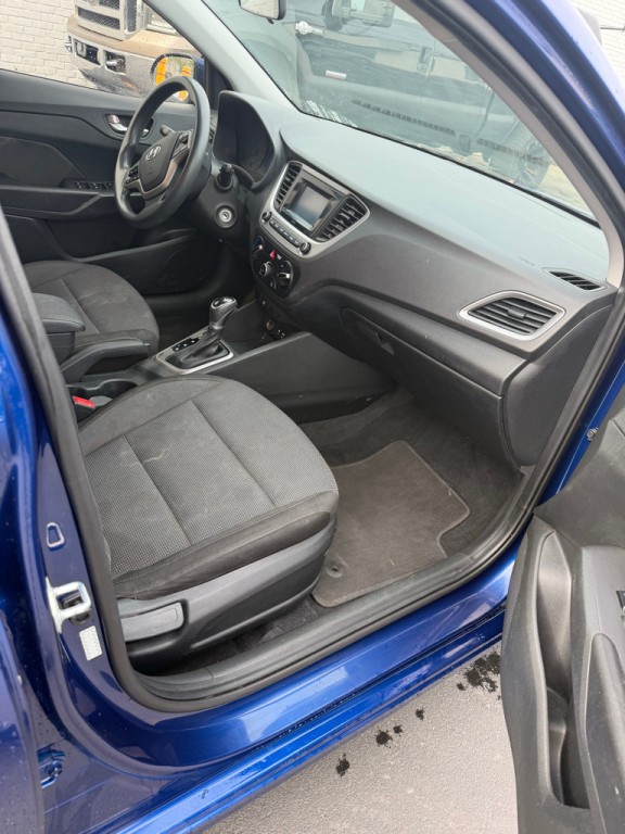 2020 Hyundai Accent Image 9